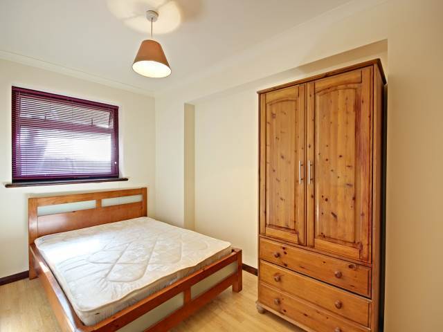  Image of 1 bedroom Flat to rent in Lemsford Road St. Albans AL1 at St Albans Hertfordshire St Albans, AL1 3PB