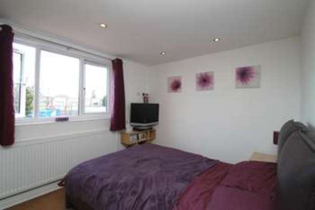  Image of 4 bedroom Detached house for sale in Lenelby Road Tolworth Surbiton KT6 at Surbiton Surrey, KT6 7BG