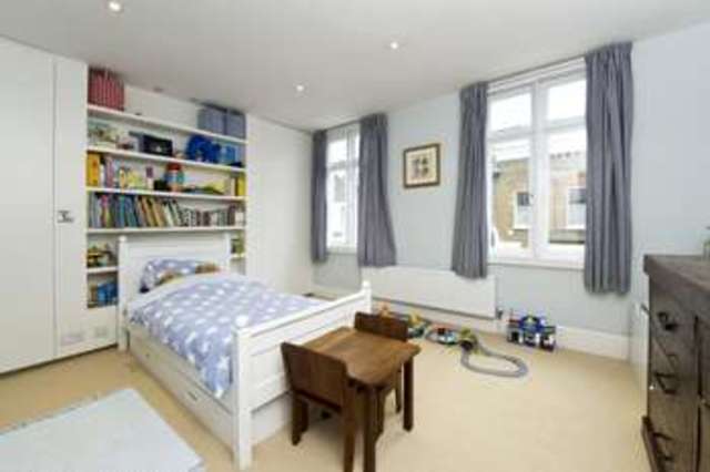  Image of 3 bedroom Terraced house to rent in Lillian Road London SW13 at Lillian Road  London, SW13 9JF