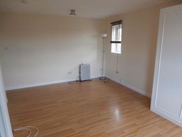  Image of 1 bedroom Flat to rent in Limebank Park East Calder Livingston EH53 at East Calder West Lothian West Lothian, EH53 0QU