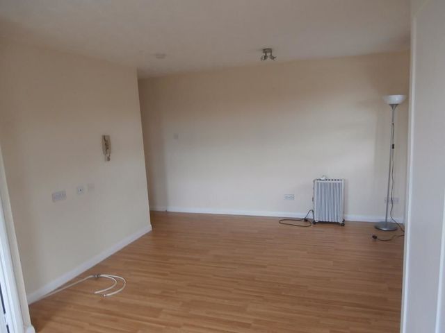  Image of 1 bedroom Flat to rent in Limebank Park East Calder Livingston EH53 at East Calder West Lothian West Lothian, EH53 0QU