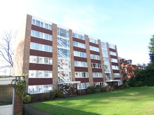  Image of 2 bedroom Apartment to rent in Poole Road Westbourne Bournemouth BH12 at 330 Poole Road Branksome Poole, BH12 1AS