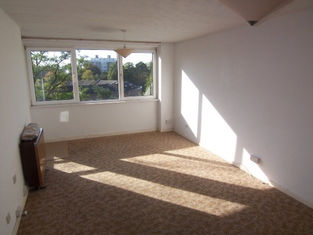  Image of 2 bedroom Apartment to rent in Poole Road Westbourne Bournemouth BH12 at 330 Poole Road Branksome Poole, BH12 1AS