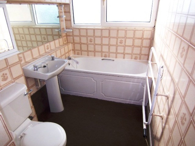  Image of 2 bedroom Apartment to rent in Poole Road Westbourne Bournemouth BH12 at 330 Poole Road Branksome Poole, BH12 1AS