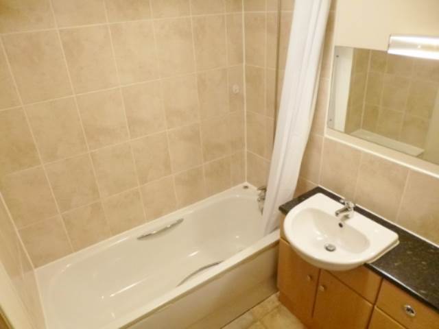  Image of 1 bedroom Flat to rent in Murieston Road Edinburgh EH11 at Dalry Edinburgh Edinburgh, EH11 2JJ