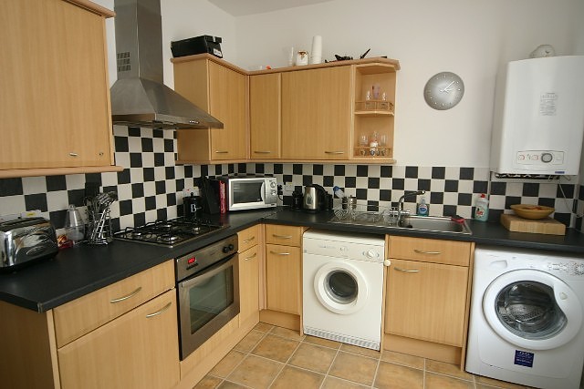  Image of 2 bedroom Flat to rent in London Road Portsmouth PO2 at 165 London Road North End Portsmouth, PO2 9AA