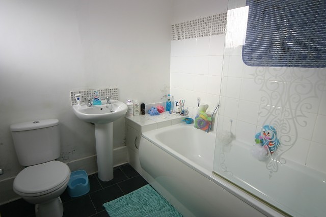  Image of 2 bedroom Flat to rent in London Road Portsmouth PO2 at 165 London Road North End Portsmouth, PO2 9AA