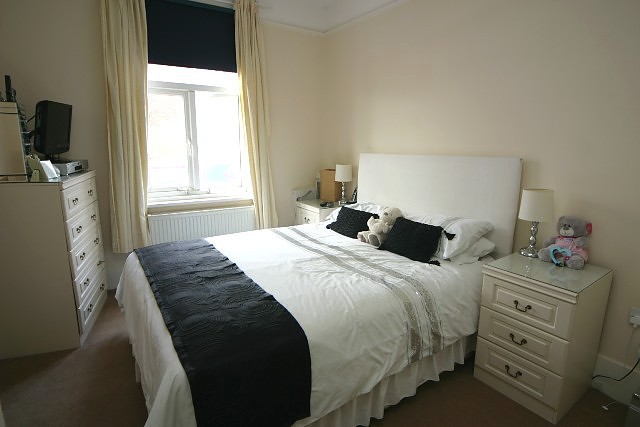  Image of 2 bedroom Flat to rent in London Road Portsmouth PO2 at 165 London Road North End Portsmouth, PO2 9AA