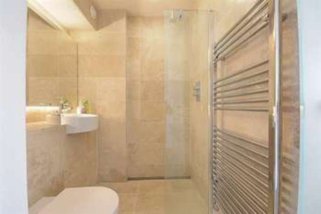  Image of 2 bedroom Flat to rent in Tower Bridge Road London SE1 at London Bridge, SE1 3FG