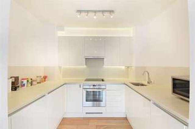  Image of 2 bedroom Flat to rent in Tower Bridge Road London SE1 at London Bridge, SE1 3FG