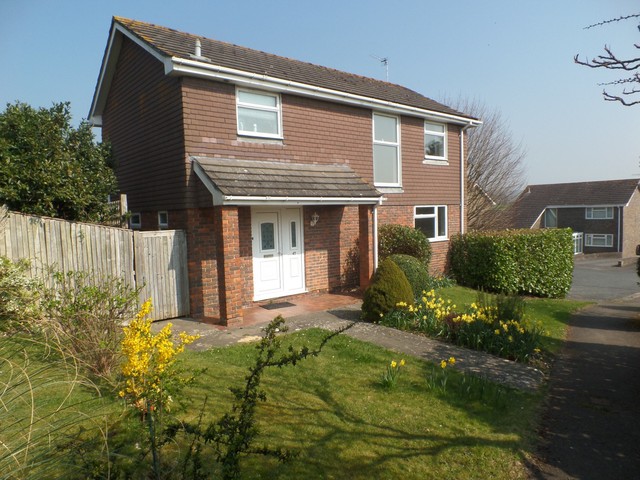  Image of 4 bedroom Detached house to rent in Maplehurst Road Chichester PO19 at Summersdale  Chichester, PO19 6QL