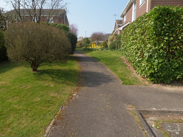  Image of 4 bedroom Detached house to rent in Maplehurst Road Chichester PO19 at Summersdale  Chichester, PO19 6QL