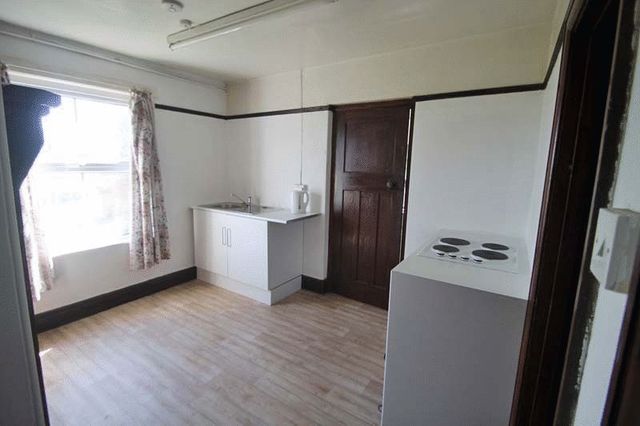  Image of 4 bedroom Detached house to rent in Mawgan Porth Newquay TR8 at Mawgan Porth Newquay, TR8 4AL