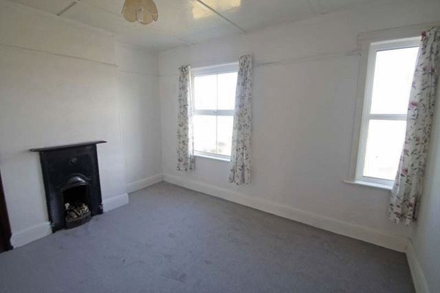  Image of 4 bedroom Detached house to rent in Mawgan Porth Newquay TR8 at Mawgan Porth Newquay, TR8 4AL
