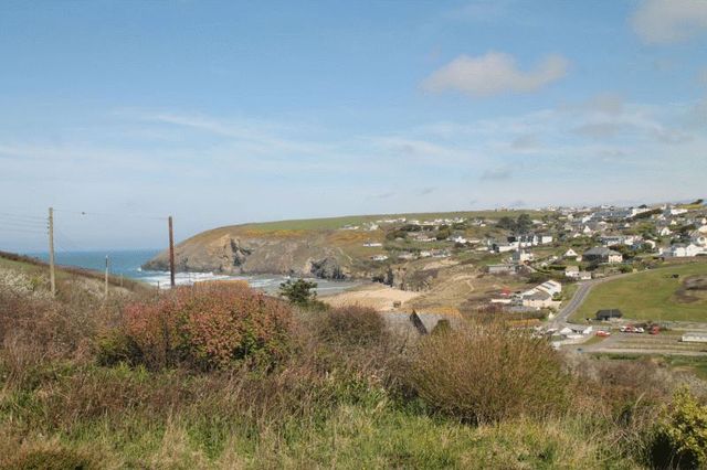 Image of 4 bedroom Detached house to rent in Mawgan Porth Newquay TR8 at Mawgan Porth Newquay, TR8 4AL