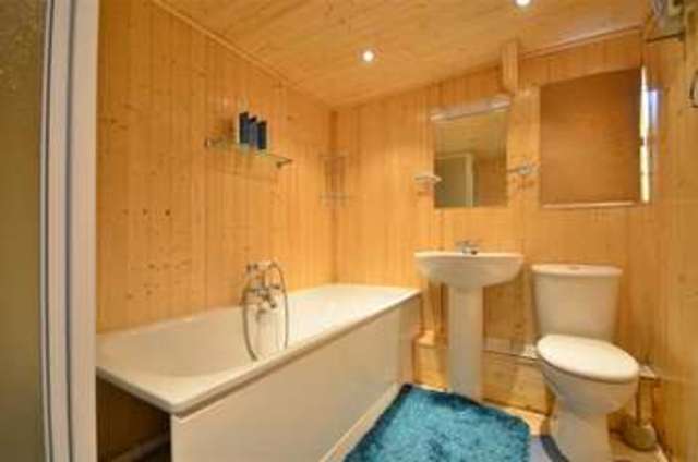  Image of 6 bedroom Detached house for sale in Medina Avenue Newport PO30 at Newport Isle of Wight Newport, PO30 1EL