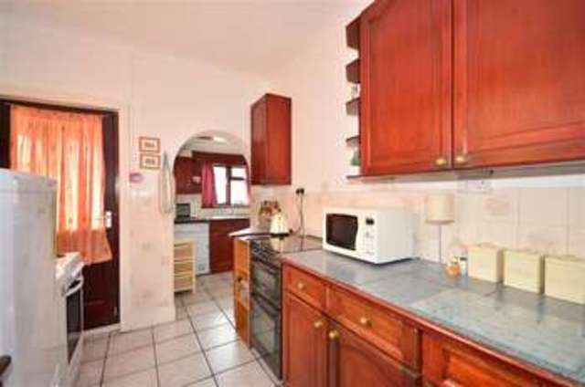  Image of 6 bedroom Detached house for sale in Medina Avenue Newport PO30 at Newport Isle of Wight Newport, PO30 1EL