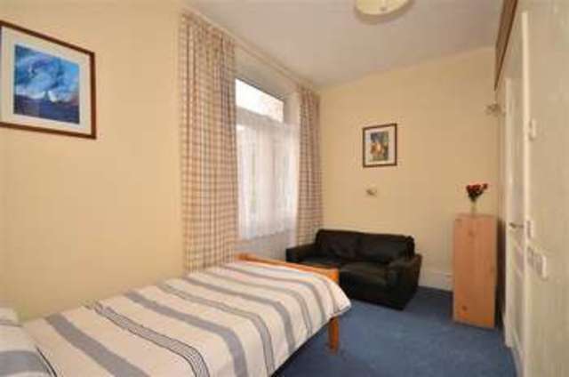  Image of 6 bedroom Detached house for sale in Medina Avenue Newport PO30 at Newport Isle of Wight Newport, PO30 1EL