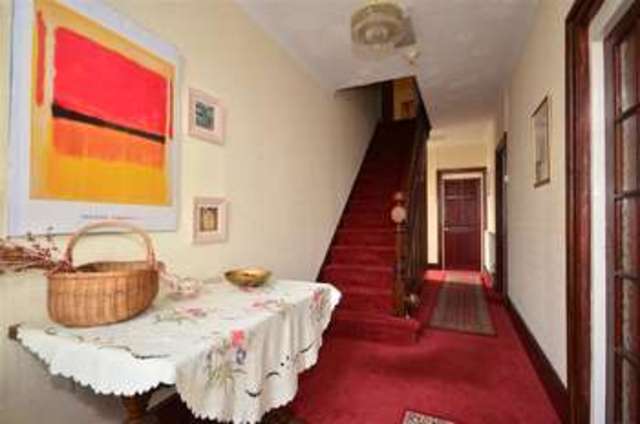  Image of 6 bedroom Detached house for sale in Medina Avenue Newport PO30 at Newport Isle of Wight Newport, PO30 1EL