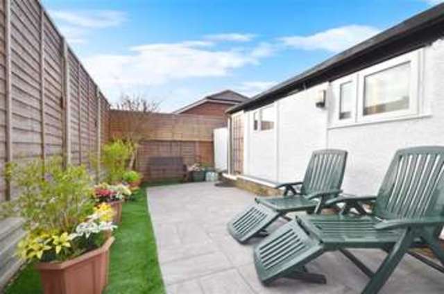  Image of 6 bedroom Detached house for sale in Medina Avenue Newport PO30 at Newport Isle of Wight Newport, PO30 1EL