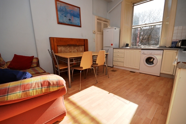  Image of 3 bedroom Flat to rent in Melville Terrace Edinburgh EH9 at Newington Edinburgh Edinburgh, EH9 1LY
