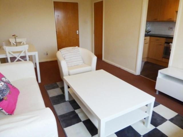  Image of 2 bedroom Flat to rent in Milnpark Gardens Glasgow G41 at Kinning Park Glasgow Glasgow, G41 1DW