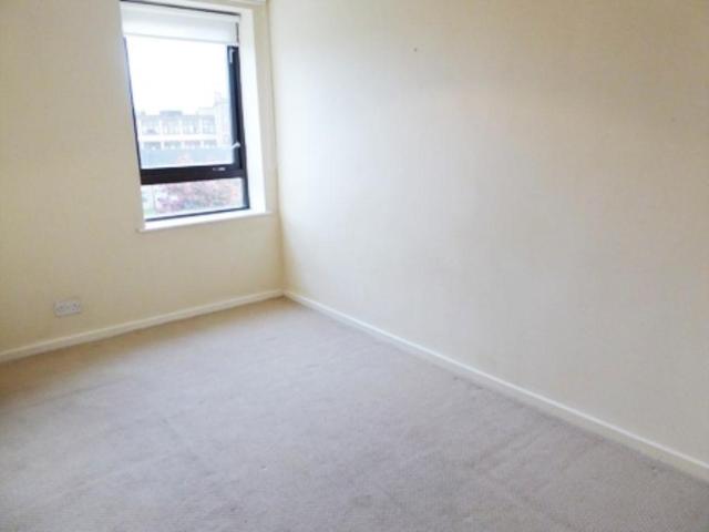  Image of 2 bedroom Flat to rent in Milnpark Gardens Glasgow G41 at Kinning Park Glasgow Glasgow, G41 1DW