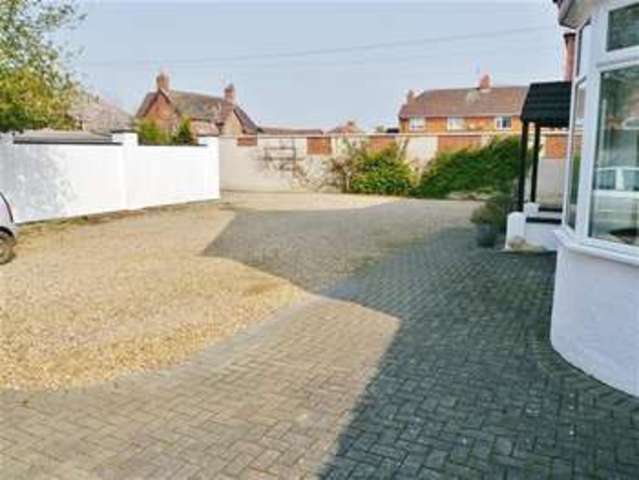  Image of 4 bedroom Detached house for sale in Signal Road Grantham NG31 at Manthorpe, NG31 9BL