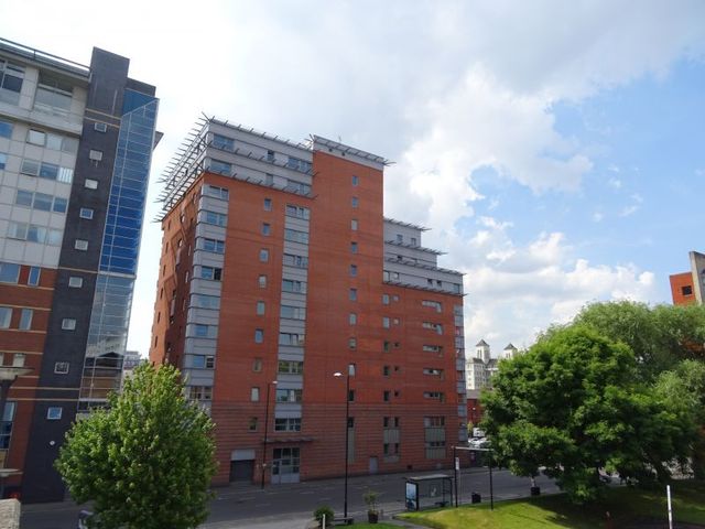  Image of 2 bedroom Apartment to rent in Princess Street Manchester M1 at 136 Princess Street  Manchester City, M1 7AF