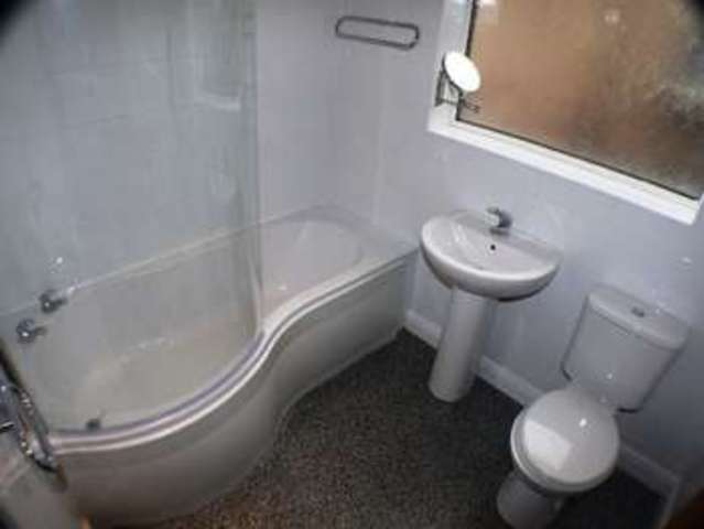  Image of 3 bedroom Terraced house to rent in Moss Street Garston Liverpool L19 at Moss Street  Liverpool, L19 2NA