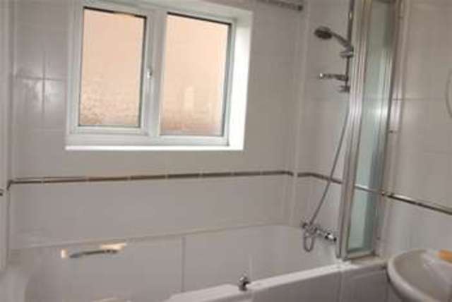  Image of 2 bedroom Flat to rent in Eastern Esplanade Southend-on-Sea SS1 at Southend-on-Sea, SS1 3DN
