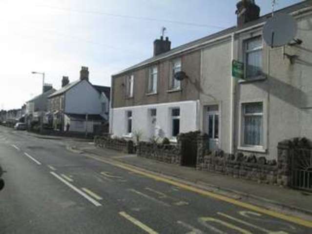  Image of 3 bedroom Flat to rent in New Road Porthcawl CF36 at Porthcawl  Newton, CF36 5BE