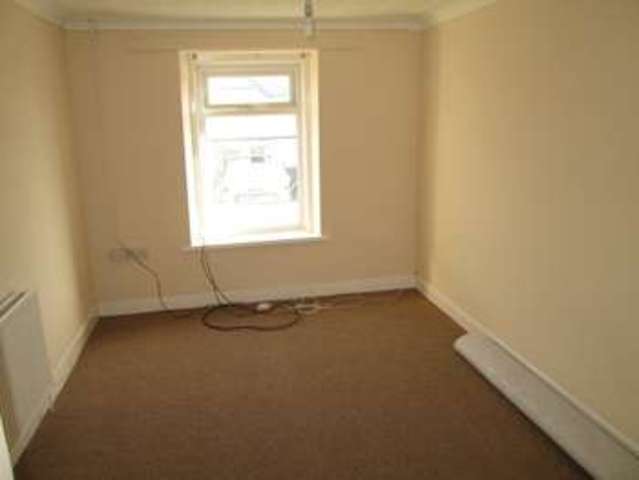  Image of 3 bedroom Flat to rent in New Road Porthcawl CF36 at Porthcawl  Newton, CF36 5BE