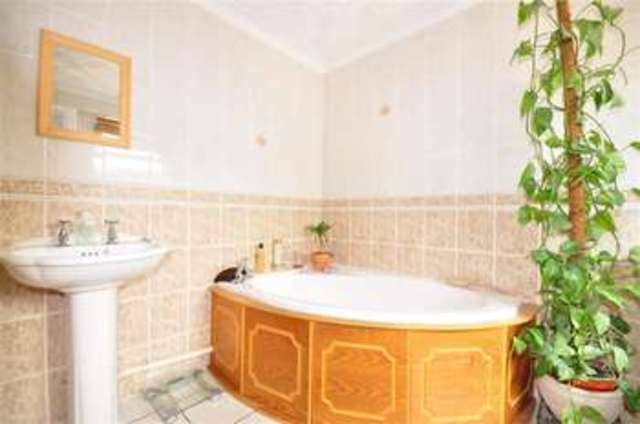  Image of 6 bedroom Detached house for sale in Newchurch Romney Marsh TN29 at Romney Marsh Kent Romney Marsh, TN29 0DZ