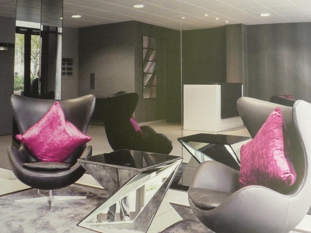  Image of 2 bedroom Apartment to rent in Queensway Redhill RH1 at Nobel House 4 Queensway Redhill, RH1 1TX
