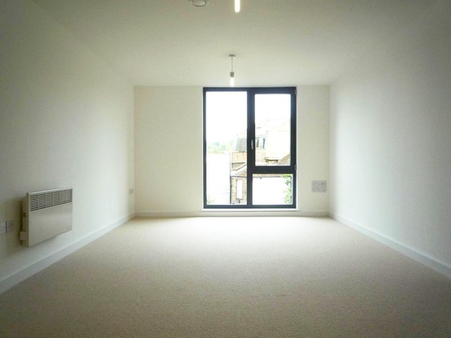  Image of 2 bedroom Apartment to rent in Queensway Redhill RH1 at Nobel House 4 Queensway Redhill, RH1 1TX