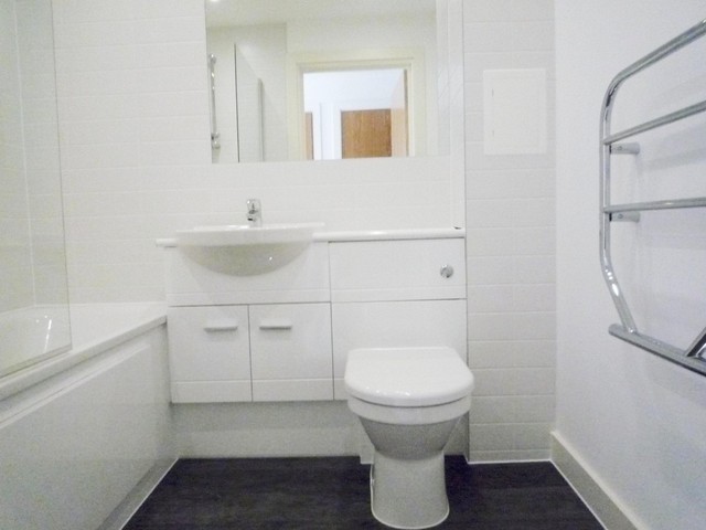  Image of 2 bedroom Apartment to rent in Queensway Redhill RH1 at Nobel House 4 Queensway Redhill, RH1 1TX