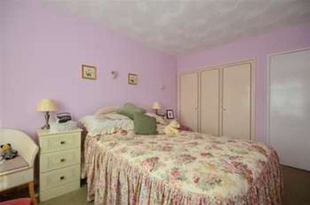  Image of 2 bedroom Ground Flat for sale in West Parade Worthing BN11 at Worthing West Sussex Worthing, BN11 3QY