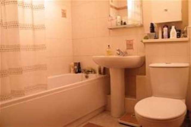  Image of 2 bedroom Flat to rent in Nutberry Court Glasgow G42 at Glasgow, G42 8BB