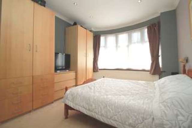  Image of 3 bedroom Detached house for sale in Oakdene Drive Tolworth Surbiton KT5 at Tolworth Surbiton Surrey, KT5 9NH