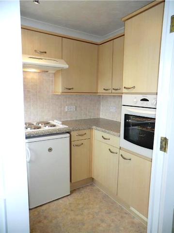  Image of 2 bedroom Apartment to rent in Oakley Road Southampton SO16 at Oakley Court 1 Oakley Road Southampton, SO16 4FA