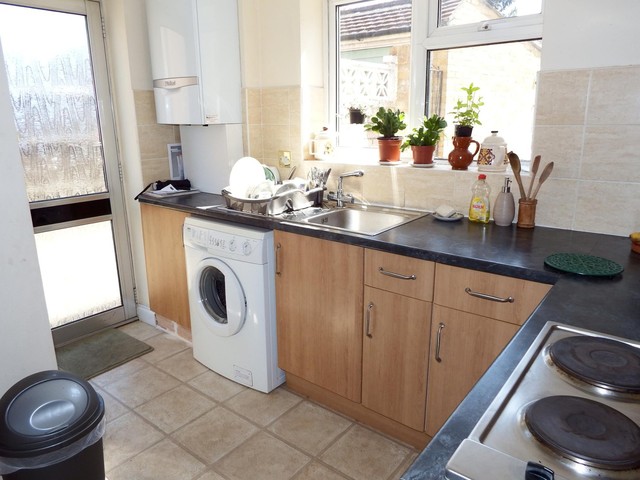  Image of 3 bedroom Detached house to rent in Orchard Close Ash Vale Aldershot GU12 at Ash Vale  Aldershot, GU12 5HU