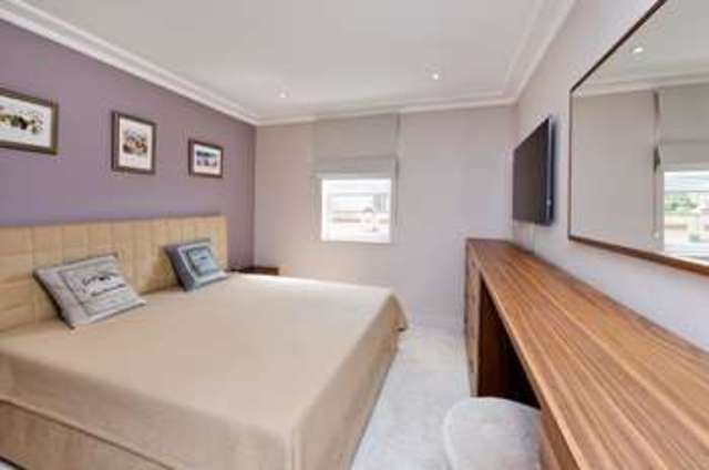  Image of 2 bedroom Flat to rent in Oriel Drive London SW13 at Oriel Drive  Harrods Village, SW13 8HG