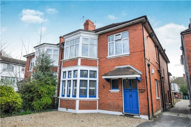  Image of 3 bedroom Flat for sale in Park Hill Carshalton SM5 at Surrey, SM5 3RU