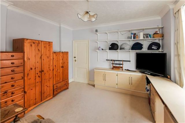  Image of 3 bedroom Flat for sale in Park Hill Carshalton SM5 at Surrey, SM5 3RU