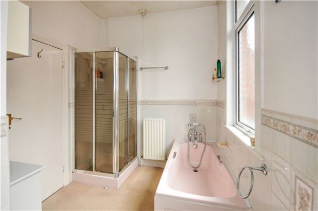  Image of 3 bedroom Flat for sale in Park Hill Carshalton SM5 at Surrey, SM5 3RU