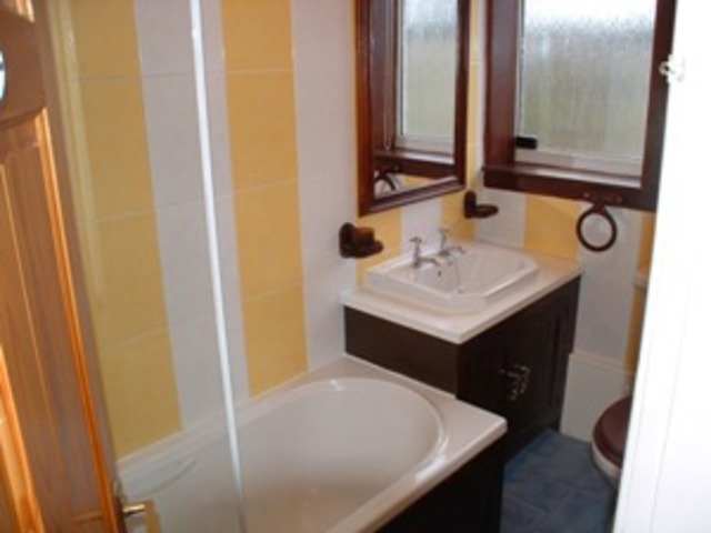  Image of 2 bedroom Flat to rent in Pilton Avenue Edinburgh EH5 at Pilton Edinburgh Edinburgh, EH5 2HP