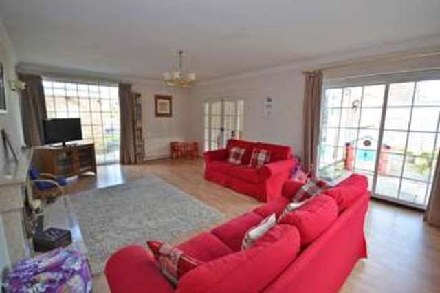  Image of 4 bedroom Detached house for sale in Pledwick Lane Wakefield WF2 at Sandal Wakefield West Yorkshire, WF2 6DN