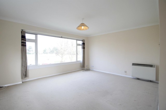  Image of 2 bedroom Flat to rent in Princes Road Weybridge KT13 at Weybridge, KT13 9BZ