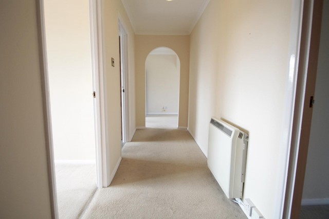  Image of 2 bedroom Flat to rent in Princes Road Weybridge KT13 at Weybridge, KT13 9BZ